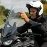 Parabrezza regolabile per moto adventure: migliora davvero la protezione dal vento? La risposta pratica